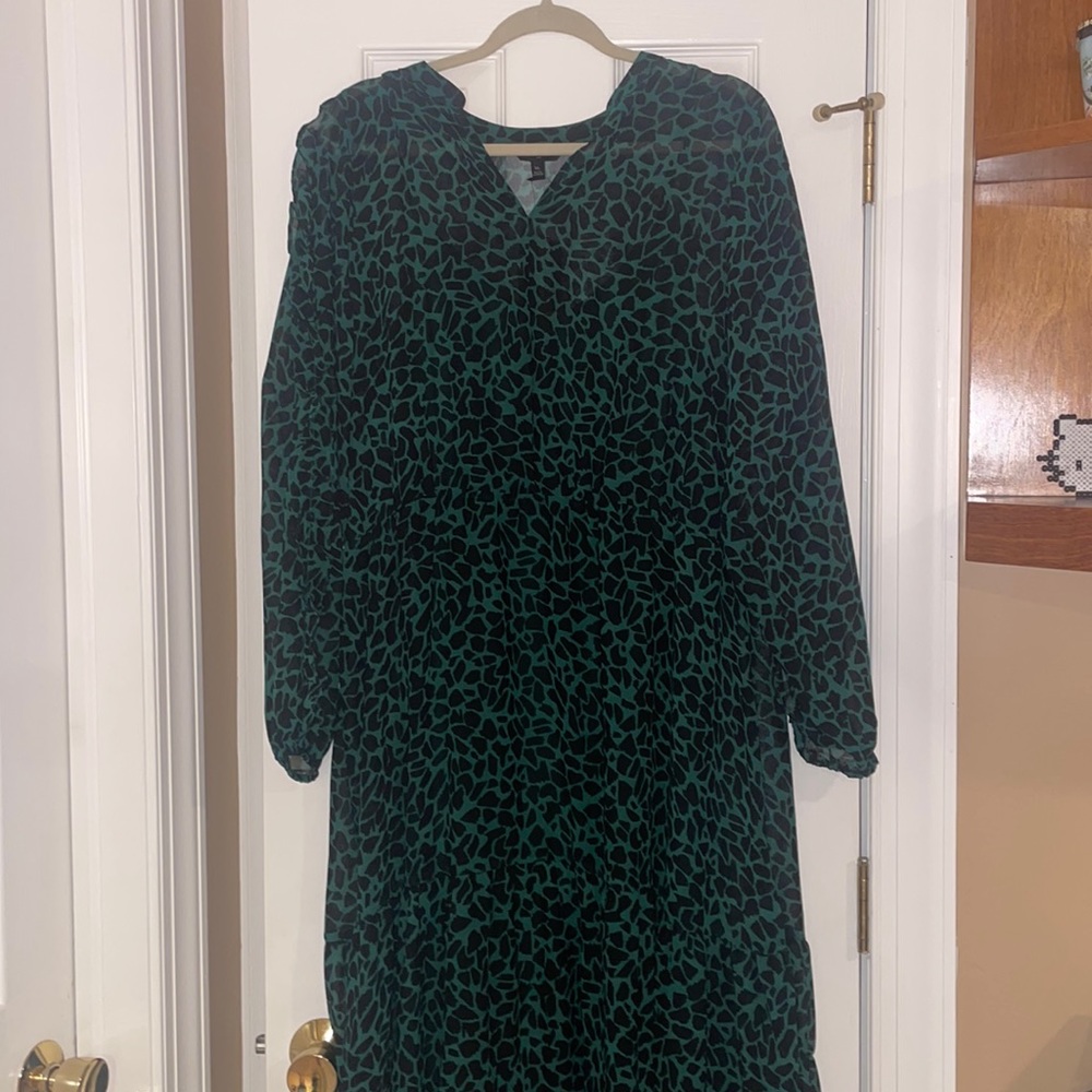 BANANA REPUBLIC BLACK AND GREEN DRESS